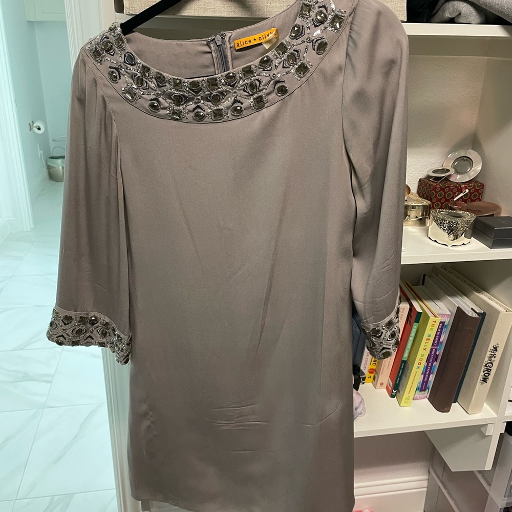 Alice and Olivia gray dress size XS